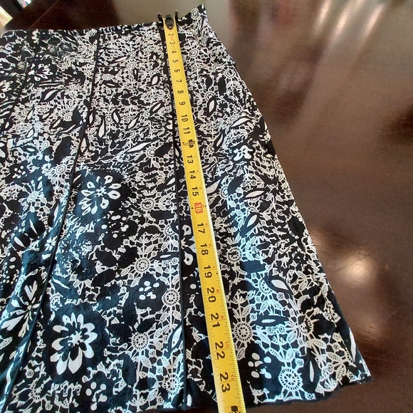 Nine West Nine & Co. Black & White Cotton Eyelet A-line Skirt w Side Zip. - Picture 13 of 13